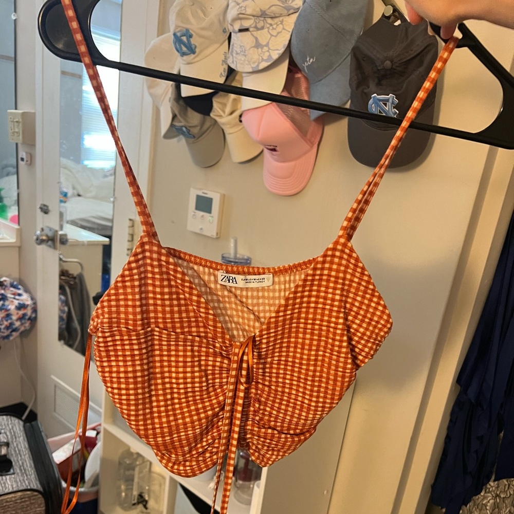 Zara top size medium but fits small